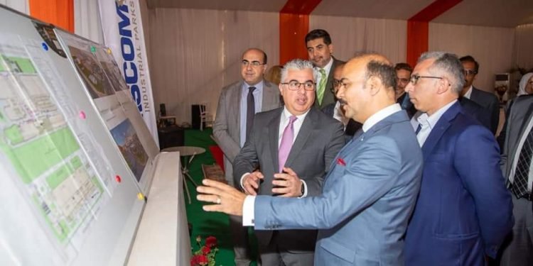 باستثمارات 110 مليون دولار.. وضع حجر الأساس لمصنع فليكس الهندي لإنتاج البولي إيثلين بالمنطقة الصناعية