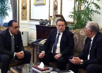 رئيس الوزراء يتابع موقف توفير احتياجات السوق المحلية من الأعلاف والذرة الصفراء وفول الصويا