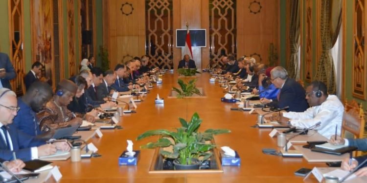 وزير الخارجية يلتقي مع سفراء الدول الأعضاء بمنظمة التعاون الإسلامي