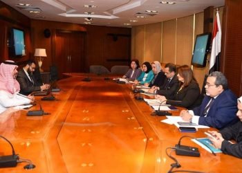 وزيرة الهجرة تلتقي الملحق العمالي السعودي استعدادا لإطلاق حملة توعية للمصريين العاملين بالمملكة