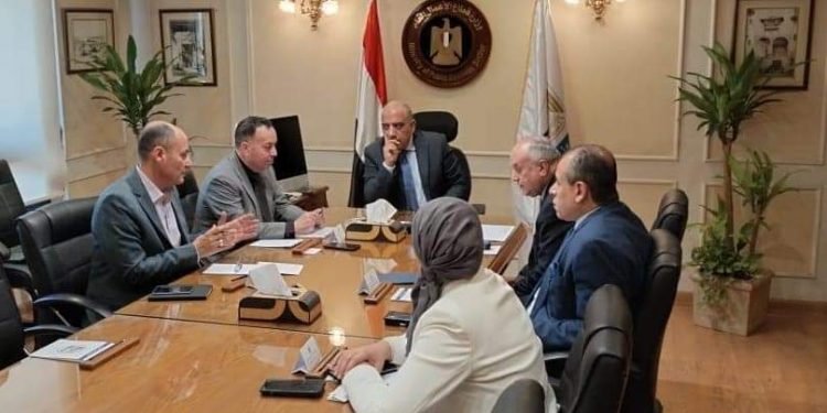 وزير قطاع الأعمال العام يوجه بزراعة الذرة الشامية والصفراء في أراضي شركة جنوب الوادي بتوشكى