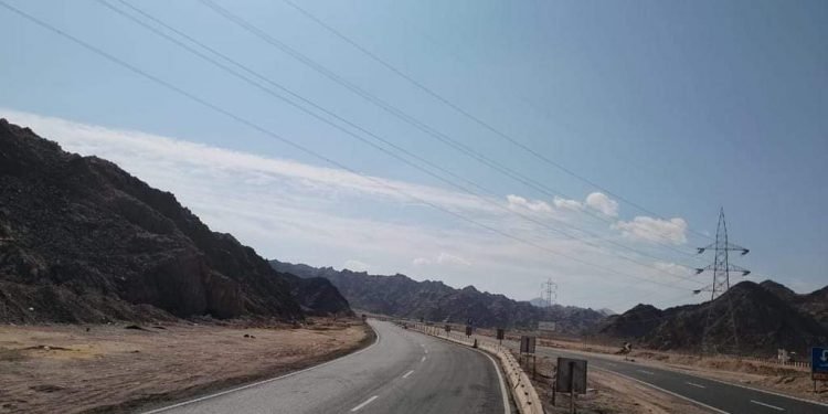 هيئة الطرق والكباري تعلن إعادة تسيير حركة المرور على طريق شرم الشيخ / دهب بالكامل