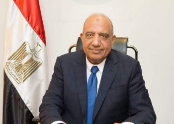 وزير قطاع الأعمال العام يتلقى تقريراً حول أداء قطاع الصناعات المعدنية التابع للوزارة