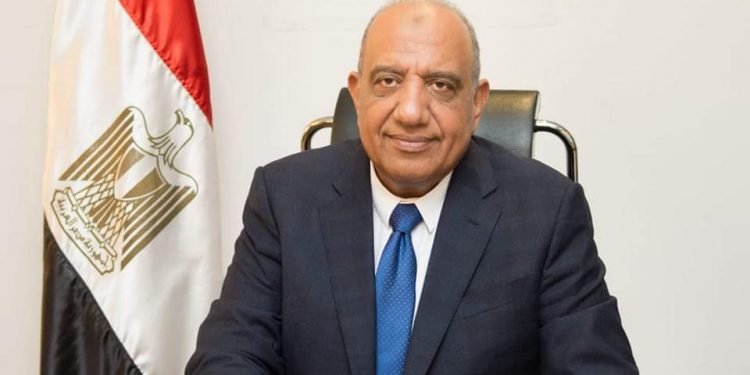 وزير قطاع الأعمال العام يتلقى تقريراً حول أداء قطاع الصناعات المعدنية التابع للوزارة