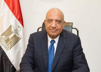 فى إطار المتابعة الدورية.. وزير قطاع الأعمال العام يستعرض تقرير أداء قطاع الصناعات الكيماوية التابع للوزارة