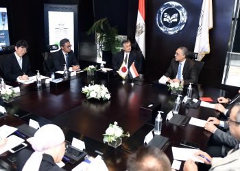 هيئة الاستثمار و ” سوميتومو” تبحثان ضخ استثمارات بـ100 مليون دولار في مصر