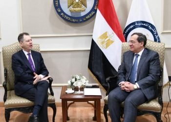 استقبل وزير البترول السفير الأسبانى بالقاهرة حيث تم بحث التغيرات التى تشهدها صناعة الطاقة فى ظل التحديات العالمية الحالية.