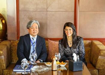 وزيرة التعاون الدولي تلتقي الرئيس العالمي لمجموعة تمويل البيئة والبنية التحتية ببنك اليابان للتعاون الدولي “جيبيك”