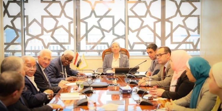 وزيرة البيئة تناقش مع سكرتير عام منظمة المدن والحكومات المحلية الأفريقية NARO التعاون الثنائي في الطريق نحو مؤتمر المناخ القادم COP28