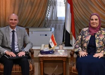 وزيرة التضامن الاجتماعي تلتقي المدير التنفيذي للهلال الأحمر المصري للوقوف على آخر تطورات مركز خدمات الإغاثة الإنساني