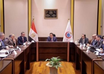 وزير الصحة يبحث تفعيل منظومة متكاملة لـ«وحدات الرعاية المتوسطة» بالمستشفيات