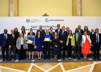 وزيرة التعاون الدولي تُكرم المدير القطري للبنك الدولي ومدير العمليات