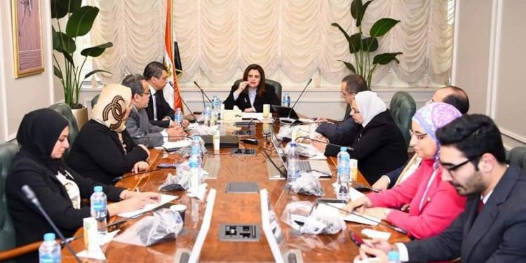 وزيرة الهجرة تترأس اجتماعا بقيادات وفريق عمل الوزارة بالعاصمة الإدارية لبحث خطط العمل المستقبلية