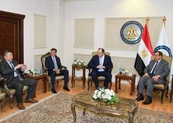 وزير البترول يستقبل  جون كريستمان الرئيس التنفيذى لشركة اباتشى الأمريكية وديفيد شي رئيس أباتشى مصر