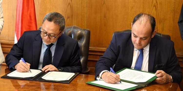 وزير التجارة والصناعة يبحث مع نظيره الإندونيسي سبل تعزيز التعاون التجاري والصناعي والاستثماري المشترك