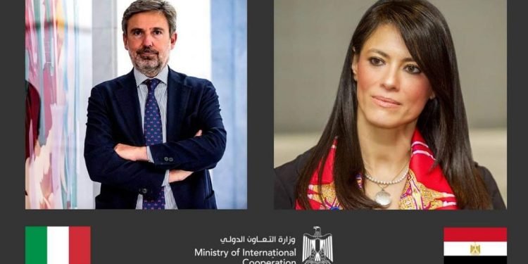 وزيرة التعاون الدولي والسفير الإيطالي يوقعان الخطابات المتبادلة لمد المرحلة الثالثة من برنامج مبادلة الديون
