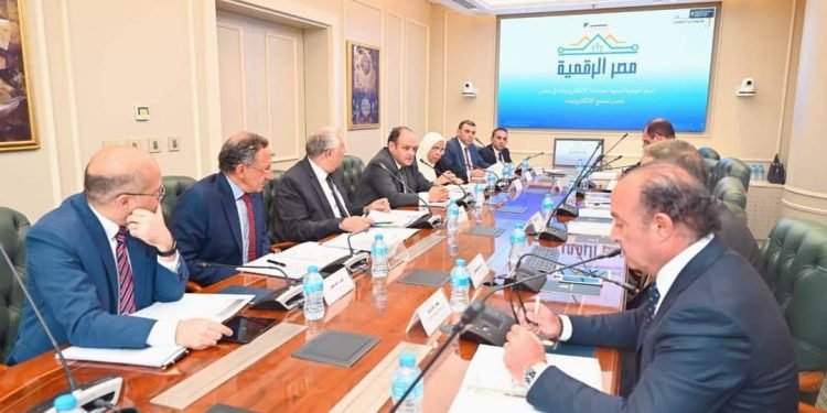 وزير التجارة: الموافقة على ضوابط تنفيذ المرحلة السادسة من مبادرة السداد الفوري… واستمرار برنامج مساندة المعارض الخارجية.