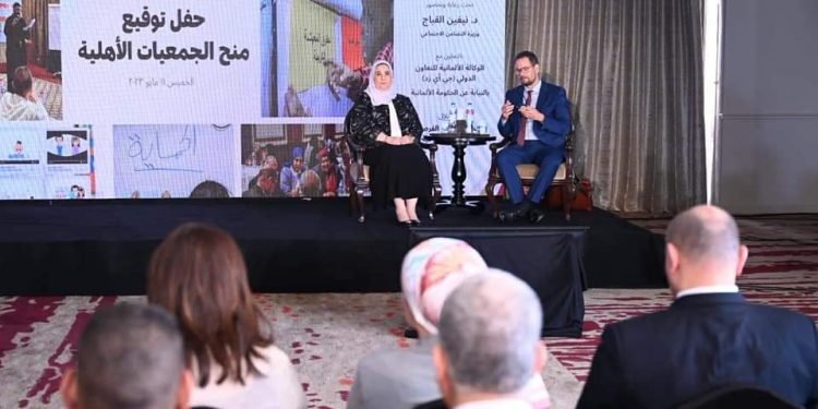 القباج تشهد حفل توقيع منح موجهة إلى 16 جمعية أهلية في إطار مشروع تكافؤ الفرص والتنمية الاجتماعية