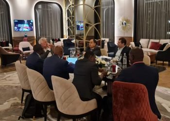 وزير المالية خلال لقائه مع نظيره في زيمبابوي بشرم الشيخ.