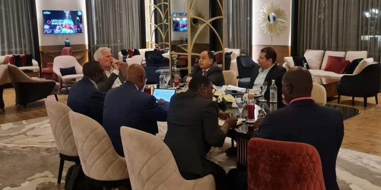 وزير المالية خلال لقائه مع نظيره في زيمبابوي بشرم الشيخ.