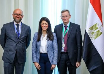 وزيرة التعاون الدولي تبحث مع نائبي رئيس البنك الآسيوي للاستثمار في البنية التحتية وضع استراتيجية مستقبلية للتعاون الإنمائي