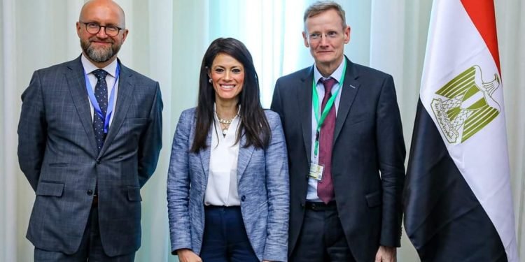 وزيرة التعاون الدولي تبحث مع نائبي رئيس البنك الآسيوي للاستثمار في البنية التحتية وضع استراتيجية مستقبلية للتعاون الإنمائي