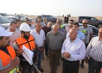 وزير النقل يتفقد مواقع العمل في مشروع تطوير وتوسعة ورفع كفاءة طريق وادي النطرون العلمين بطول 135 كم