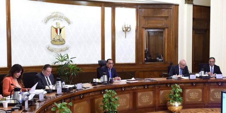 رئيس الوزراء يناقش عددا من المقترحات الخاصة بدعم نشاط تصدير العقار
