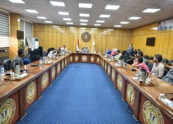 وزير القوى العاملة يُسلم تعويضات جديدة لأسر عمالة غير منتظمة.