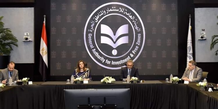 وزيرة الهجرة والرئيس التنفيذي للهيئة العامة للاستثمار والمناطق الحرة يجتمعون بمجموعة النواة لإنشاء شركة المصريين في الخارج