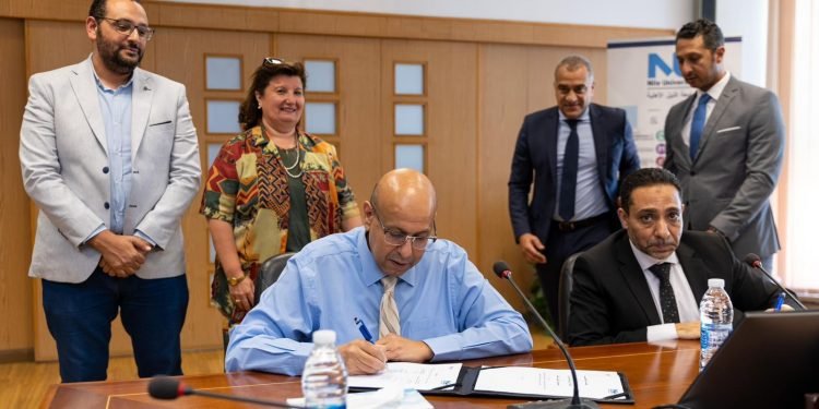 «جامعة النيل» توقع بروتوكول تعاون لتأهيل العاملين بالتصدير في أكثر من 7 قطاعات صناعية