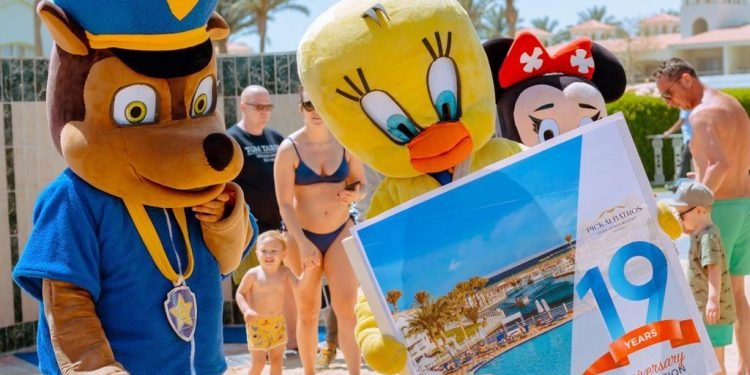 منتجع بيك الباتروس دانا بيتش يحتفل بالعيد السنوى التاسع عشر بالغردقة