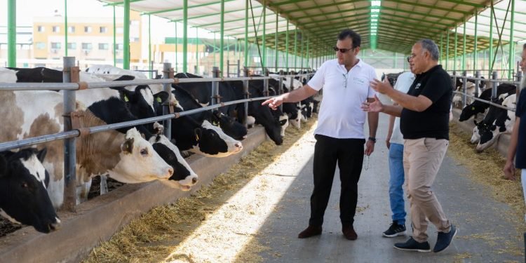 بنك الطعام المصري يعتمد خطة مستقبلية لتوسعات مزرعة “وفرة” بالبحيرة