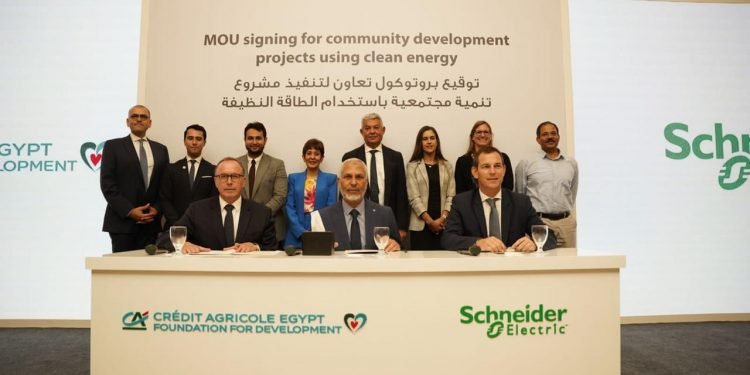 كريدي أجريكول وشنايدر إلكتريك يوقعان مذكرة تفاهم مع ﺟﺑﺎل ﻟﻠزراﻋﺔ لدعم التنمية المستدامة