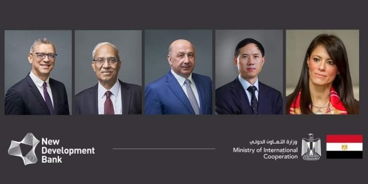 وزيرة التعاون الدولي تلتقي نواب رئيس بنك التنمية الجديد لدراسة آليات تفعيل التعاون المشترك عقب إقرار عضوية مصر بشكل رسمي