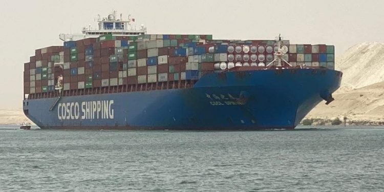 رئيس هيئة قناة  السويس : حركة الملاحة بالقناة منتظمة… وتدابير للتعامل مع سوء الأحوال الجوية