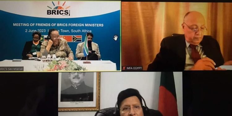 وزير الخارجية يشارك في اجتماع أصدقاء تجمع بريكس الوزاري