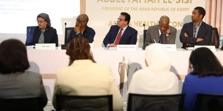 وزير الصحة يُشارك في جلسة التصنيع المحلي لسلع الأمن الصحي