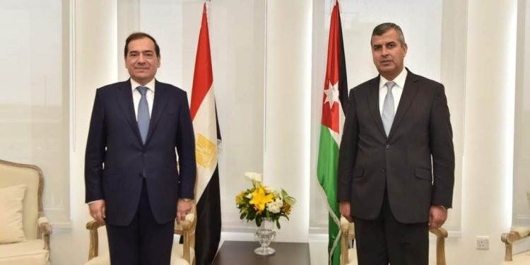 شهد وزير البترول و نظيره الأردني  في العاصمة الاردنية عمان توقيع اتفاقيتي تعاون و شراكة في قطاع الغاز الطبيعى