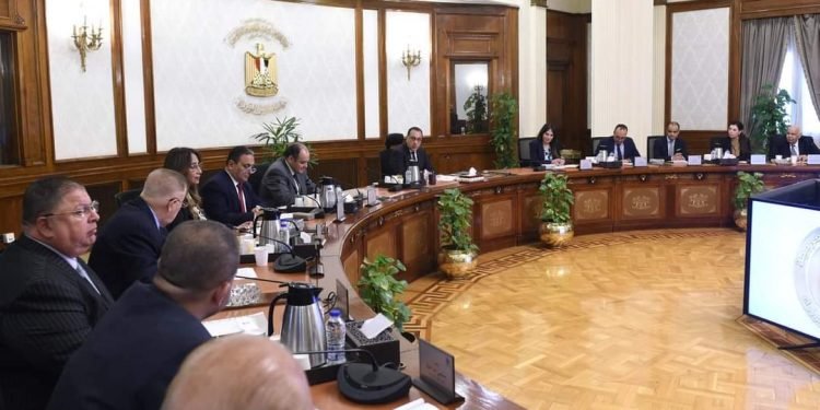 رئيس الوزراء يلتقى أعضاء الاتحاد المصري لجمعيات المستثمرين