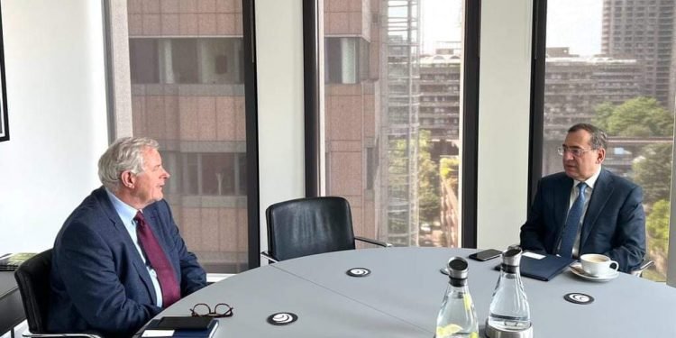 عقد وزير البترول جلسة مباحثات ثنائية مع أندرو براون الرئيس التنفيذى للعمليات لشركة Storegga المتخصصة فى تقديم حلول الطاقة الخضراء