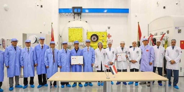 وزيرة التعاون الدولي تشهد مراسم إنهاء أعمال تجميع واختبار القمر الصناعي (Misr Sat 2) بالتعاون مع الجانب الصيني