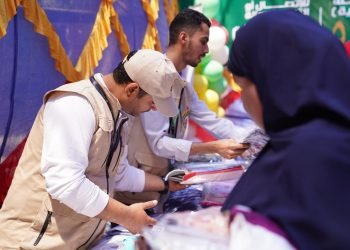 بَيْتُ الزُّكاةِ والصَّدَقاتِ الْمِصْرِيَّ يطلق مبادرة “كتر من خيرك..وفرح غيرك” لتوزيع الملابس قبل العيد
