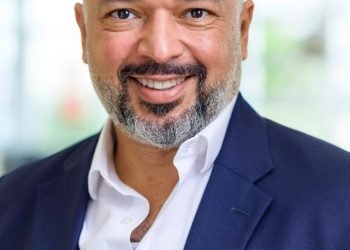 «اتصالات من &e» في مصر توقع عقد شراكة مع هيئة الطاقة الجديدة والمتجددة لتحويل محطات المحمول للعمل بالطاقة النظيفة