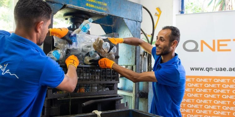 كيونت تتشارك مع فيري نايل في حملة لتنظيف مياه النيل من المخلفات البلاستيكية