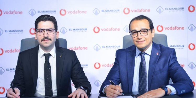 فودافون مصر» توقع اتفاقية شراكة مع «المنصور للتطوير العقاري» لتوفير خدمات Triple Play في 7 مشروعات سكنية وسياحية