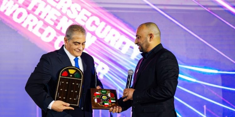 مجلس التعاون الخليجي يُكرم مؤتمر Caisec”23 للأمن السيبراني ويمنح  درع التكريم لـ أسامة كمال