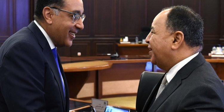 وزير المالية يستعرض النتائج الأولية للأداء المالي والحساب الختامي المبدئي لموازنة العام المالي المنتهي 2022/2023