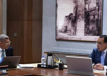 رئيس الوزراء يتابع مع الرئيس التنفيذي لوكالة الفضاء المصرية عددًا من مشروعات الوكالة