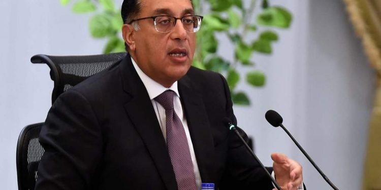 رئيس الوزراء يعقد مؤتمراً صحفياً لاستعراض موقف الطروحات الحكومية وزيادة مشاركة القطاع الخاص في الأنشطة الاقتصادية.